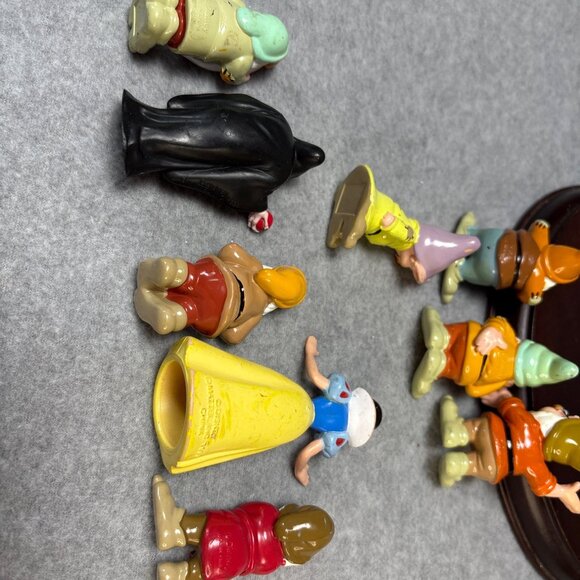 Disney 1993 Snow White & 7 Dwarfs Figurine Set with Evil Queen Rubber Collectibl - Picture 7 of 13